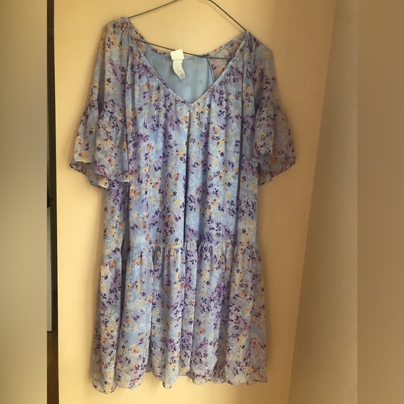 Like new short dress fur summer. Chiffon floral fabric with lining. - Picture 1 of 4